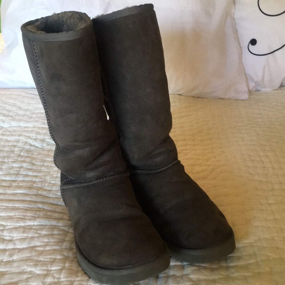 Grey Uggs, gently used